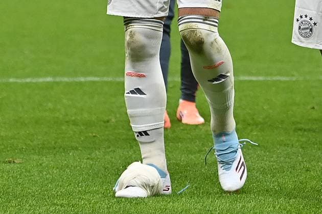 Ice pack on the right foot of Harry KANE Bayern Muenchen after the match Football 1 Bundesliga Season 2025 2026, 6 Matchday, Matchday06, Eintracht Frankfurt FC Bayern Muenchen 0 3 on 04 10 2025 DEUTSCHE BANK PARK