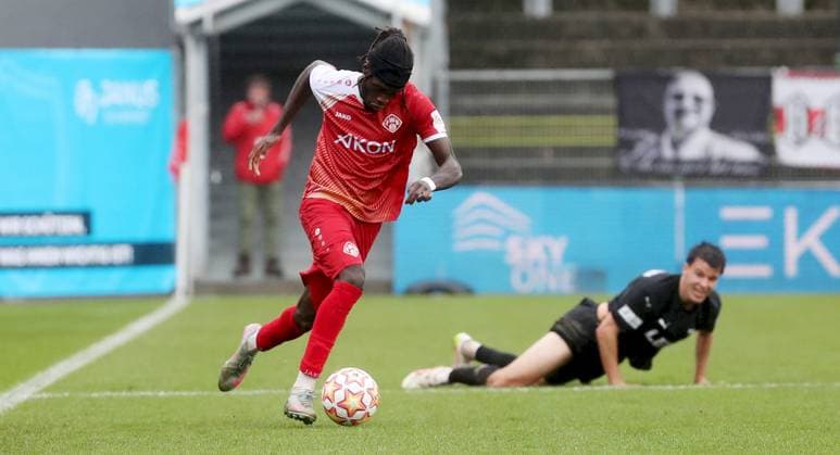 04 10 2025, xfsx, Men, Soccer, Season 2025 2026, Regionalliga Bayern, 12 Matchday FC Wuerzburger Kickers FC Memmingen 1907 v li Cherif Cisse FC Wuerzburger Kickers , Oskar Emanuel SG Pforzheim Eutingen Wuerzburg AKON ARENA Bayern Germany