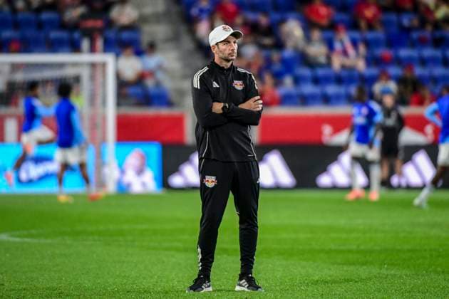 Harrison, NJ, United States, October 4, 2025: Sandro Schwarz, Head Coach of New York Red Bulls during warmups before the Major League Soccer match between New York Red Bulls and FC Cincinnati at Sports Illustrated Stadium in Harrison, NJ United States (EDITORIAL USAGE ONLY). (Rebekah Wynkoop SPP)  Copyright: xRebekahxWynkoopx xSPPx spp-en-ReWySp-1207