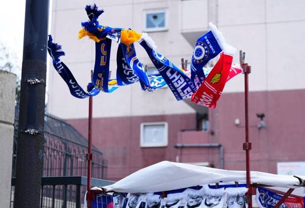 Scarves are buffeted by a strong wind Chelsea v Liverpool, Premier League, Football, Stamford Bridge, London, UK - 04 Oct 2025London Stamford Bridge United Kingdom EDITORIAL USE ONLY No use with unauthorised audio, video, data, fixture lists, club league logos or live services. Online in-match use limited to 120 images, no video emulation. No use in betting, games or single club league player publications. Copyright: xJavierxGarcia Shutterstockx 15515828bh