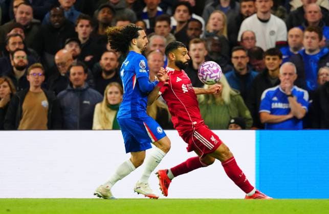 Mo Salah of Liverpool battles with Marc Cucurella of Chelsea Chelsea v Liverpool, Premier League, Football, Stamford Bridge, London, UK - 04 Oct 2025London Stamford Bridge United Kingdom EDITORIAL USE ONLY No use with unauthorised audio, video, data, fixture lists, club league logos or live services. Online in-match use limited to 120 images, no video emulation. No use in betting, games or single club league player publications. Copyright: xJavierxGarcia Shutterstockx 15515828dk