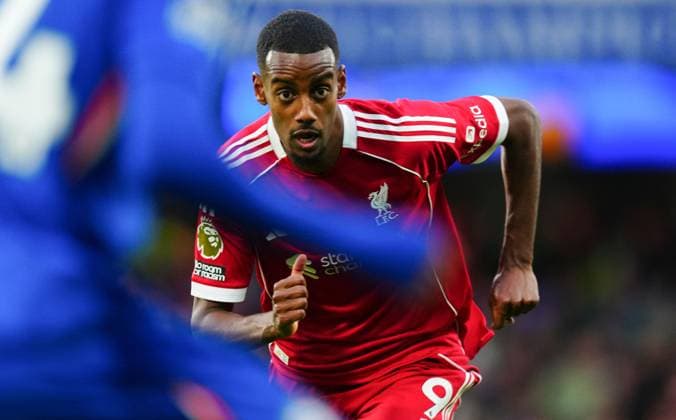 Alexander Isak of Liverpool Chelsea v Liverpool, Premier League, Football, Stamford Bridge, London, UK - 04 Oct 2025London Stamford Bridge United Kingdom EDITORIAL USE ONLY No use with unauthorised audio, video, data, fixture lists, club league logos or live services. Online in-match use limited to 120 images, no video emulation. No use in betting, games or single club league player publications. Copyright: xJavierxGarcia Shutterstockx 15515828fu