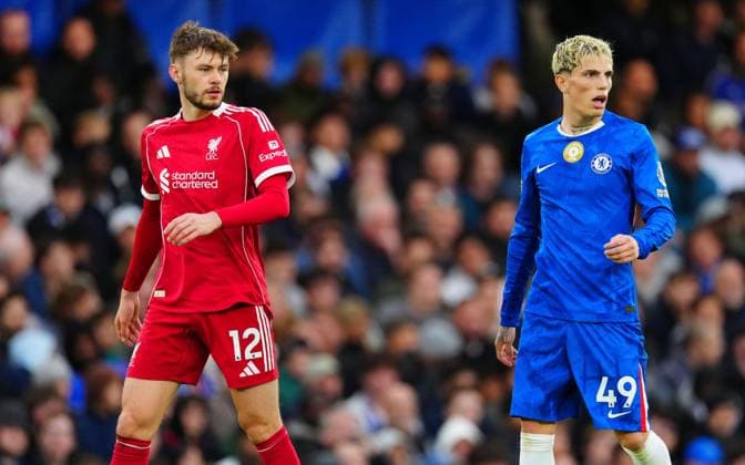 Conor Bradley of Liverpool and Alejandro Garnacho of Chelsea Chelsea v Liverpool, Premier League, Football, Stamford Bridge, London, UK - 04 Oct 2025London Stamford Bridge United Kingdom EDITORIAL USE ONLY No use with unauthorised audio, video, data, fixture lists, club league logos or live services. Online in-match use limited to 120 images, no video emulation. No use in betting, games or single club league player publications. Copyright: xJavierxGarcia Shutterstockx 15515828gb