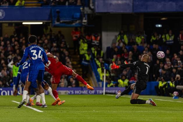 (251005) -- LONDON, Oct. 5, 2025 -- Liverpool s Cody Gakpo (2nd R) scores his side s equalizing goal during the English Premier League match between Chelsea FC and Liverpool FC in London, Britain, on Oct. 4, 2025. FOR EDITORIAL USE ONLY. NOT FOR SALE FOR MARKETING OR ADVERTISING CAMPAIGNS. NO USE WITH UNAUTHORIZED AUDIO, VIDEO, DATA, FIXTURE LISTS, CLUB LEAGUE LOGOS OR LIVE SERVICES. ONLINE IN-MATCH USE LIMITED TO 45 IMAGES, NO VIDEO EMULATION. NO USE IN BETTING, GAMES OR SINGLE CLUB LEAGUE PLAYER PUBLICATIONS. (SP)BRITAIN-LONDON-FOOTBALL-ENGLISH PREMIER LEAGUE-CHELSEA VS LIVERPOOL LixYing