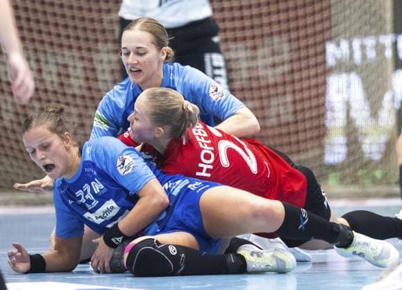 HANDBALL WOMEN 1 BUNDESLIGA 4 SPIELTAG THC SPORT UNION NECKARSULM FOR EDITORIAL PURPOSES ONLY p 04 10 2025 Bad Langensalza Handball Frauen 1 Bundesliga Frauen Saison 2025 2026 Salzhalle 4 Spieltag Thüringer HC Sport Union Neckarsulm im Foto Rikke Hoffbeck Petersen 22 Thüringer HC , Munia Smits 23 Sport Union Neckarsulm , Meret Ossenkopp 22 Sport Union Neckarsulm Germany Thueringen Bad Langensalza Copyright SaschaxFromm Copyright: SaschaxFromm doc82ok2854vgn90gtdf30 ,EDITORIAL USE ONLY Copyright: SaschaxFromm