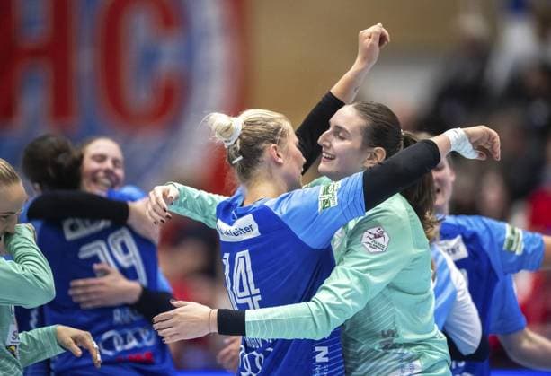 HANDBALL WOMEN 1 BUNDESLIGA 4 SPIELTAG THC SPORT UNION NECKARSULM FOR EDITORIAL PURPOSES ONLY EDITORIAL USE ONLY p 04 10 2025 Bad Langensalza Handball Women 1 Bundesliga Women Season 2025 2026 Salzhalle 4 Spieltag Thüringer HC Sport Union Neckarsulm in the photo The players of Sport Union Neckarsulm cheer after the victory Germany Thuringia Bad Langensalza Copyright SaschaxFromm Copyright: SaschaxFromm doc82ok2mfijae11g5vt5hr ,EDITORIAL USE ONLY Copyright: SaschaxFromm