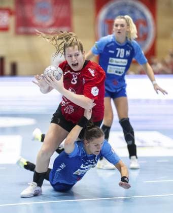 HANDBALL WOMEN 1 BUNDESLIGA 4 SPIELTAG THC SPORT UNION NECKARSULM FOR EDITORIAL PURPOSES ONLY p 04 10 2025 Bad Langensalza Handball Women 1 Bundesliga Women Season 2025 2026 Salzhalle 4 Matchday Thüringer HC Sport Union Neckarsulm in photo Julie Holm 8 Thüringer HC in duel with Munia Smits 23 Sport Union Neckarsulm Germany Thueringen Bad Langensalza Copyright SaschaxFromm Copyright: SaschaxFromm doc82ok3v5yulj1bcc2hf3g ,EDITORIAL USE ONLY Copyright: SaschaxFromm