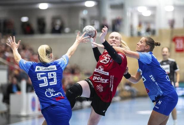 HANDBALL WOMEN 1 BUNDESLIGA 4 SPIELTAG THC SPORT UNION NECKARSULM FOR EDITORIAL PURPOSES ONLY EDITORIAL USE ONLY p 04 10 2025 Bad Langensalza Handball Women 1 Bundesliga Women Season 2025 2026 Salzhalle 4 Matchday Thüringer HC Sport Union Neckarsulm in photo Johanna Reichert 29 Thüringer HC in duel with Antje Döll 59 Sport Union Neckarsulm and Munia Smits 23 Sport Union Neckarsulm Germany Thuringia Bad Langensalza Copyright SaschaxFromm Copyright: SaschaxFromm doc82ok40z8w3rdbf4ef3g ,EDITORIAL USE ONLY Copyright: SaschaxFromm