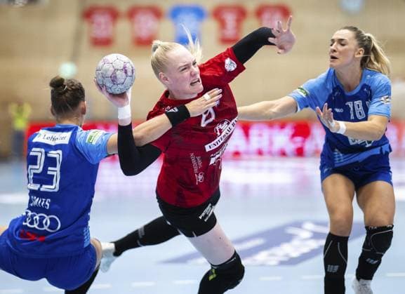 HANDBALL WOMEN 1 BUNDESLIGA 4 SPIELTAG THC SPORT UNION NECKARSULM FOR EDITORIAL PURPOSES ONLY EDITORIAL USE ONLY p 04 10 2025 Bad Langensalza Handball Frauen 1 Bundesliga Frauen Saison 2025 2026 Salzhalle 4 Spieltag Thüringer HC Sport Union Neckarsulm in photo Johanna Reichert 29 Thuringian HC in duel with Munia Smits 23 Sport Union Neckarsulm and Paulina UÅcinowicz 78 Sport Union Neckarsulm Germany Thuringia Bad Langensalza Copyright SaschaxFromm Copyright: SaschaxFromm doc82ok56r05fop1o8i4q2 ,EDITORIAL USE ONLY Copyright: SaschaxFromm