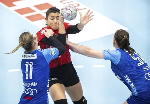 HANDBALL WOMEN 1 BUNDESLIGA 4 SPIELTAG THC SPORT UNION NECKARSULM FOR EDITORIAL PURPOSES ONLY EDITORIAL USE ONLY p 04 10 2025 Bad Langensalza Handball Women 1 Bundesliga Women Season 2025 2026 Salzhalle 4 Matchday Thüringer HC Sport Union Neckarsulm in photo Giulia Guarieiro 13 Thüringer HC in duel with Annefleur Bruggeman 11 Sport Union Neckarsulm and Lilli Matilda Holste 58 Sport Union Neckarsulm Germany Thuringia Bad Langensalza Copyright SaschaxFromm Copyright: SaschaxFromm doc82ok739d80j1m54qg5hr ,EDITORIAL USE ONLY Copyright: SaschaxFromm