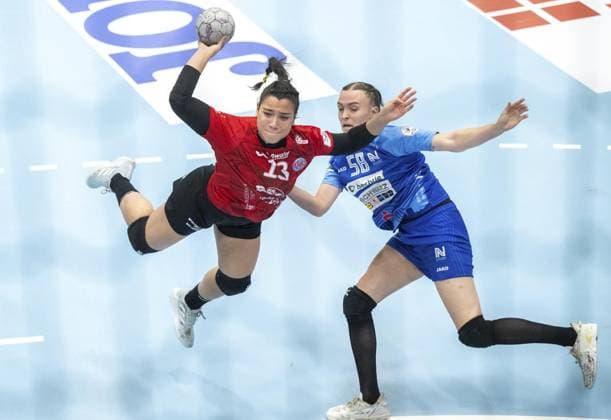 HANDBALL WOMEN 1 BUNDESLIGA 4 GAME DAY THC SPORT UNION NECKARSULM FOR EDITORIAL PURPOSES ONLY p 04 10 2025 Bad Langensalza Handball Women 1 Bundesliga Women Season 2025 2026 Salzhalle 4 Matchday Thuringian HC Sport Union Neckarsulm in photo Giulia Guarieiro 13 Thuringian HC in duel with Meret Ossenkopp 22 Sport Union Neckarsulm Germany Thuringia Bad Langensalza Copyright SaschaxFromm Copyright: SaschaxFromm doc82ok796ycpg4acrs6k0 ,EDITORIAL USE ONLY Copyright: SaschaxFromm