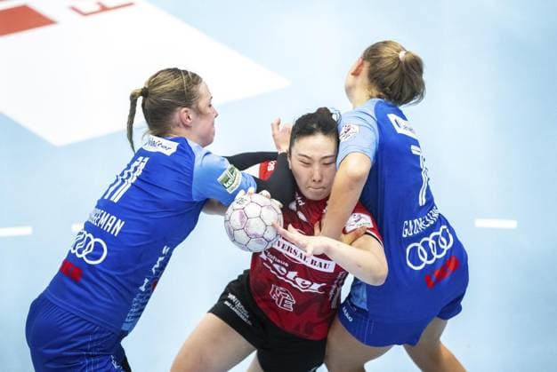 HANDBALL WOMEN 1 BUNDESLIGA 4 SPIELTAG THC SPORT UNION NECKARSULM FOR EDITORIAL PURPOSES ONLY EDITORIAL USE ONLY p 04 10 2025 Bad Langensalza Handball Women 1 Bundesliga Women Season 2025 2026 Salzhalle 4 Spieltag Thüringer HC Sport Union Neckarsulm in photo Natsuki Aizawa 23 Thuringian HC in duel with Angunn Gudmestad 7 Sport Union Neckarsulm and Annefleur Bruggeman 11 Sport Union Neckarsulm Germany Thuringia Bad Langensalza Copyright SaschaxFromm Copyright: SaschaxFromm doc82ok7x67v1f1ao87bf3g ,EDITORIAL USE ONLY Copyright: SaschaxFromm