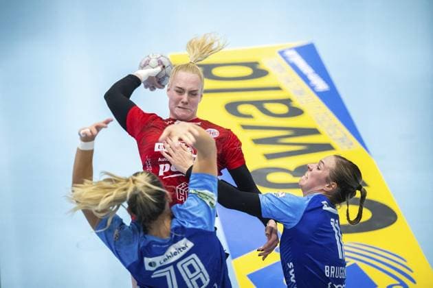 HANDBALL WOMEN 1 BUNDESLIGA 4 SPIELTAG THC SPORT UNION NECKARSULM FOR EDITORIAL PURPOSES ONLY EDITORIAL USE ONLY p 04 10 2025 Bad Langensalza Handball Women 1 Bundesliga Women Season 2025 2026 Salzhalle 4 Matchday Thüringer HC Sport Union Neckarsulm in photo Johanna Reichert 29 Thüringer HC in duel with Annefleur Bruggeman 11 Sport Union Neckarsulm and Paulina UÅcinowicz 78 Sport Union Neckarsulm Germany Thuringia Bad Langensalza Copyright SaschaxFromm Copyright: SaschaxFromm doc82ok80vjjrt13ap1uf72 ,EDITORIAL USE ONLY Copyright: SaschaxFromm