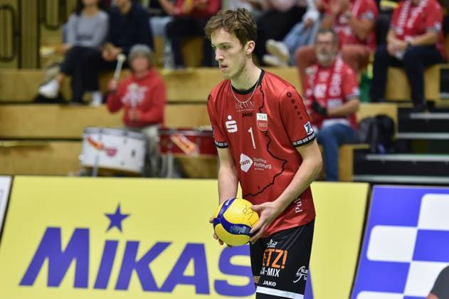 Dominik Marjanovic TV Rottenburg, 01 on serve TV Rottenburg vs SV Schwaig, Volleyball, 2 Bundesliga Sued, Matchday 3, Match 5524, Season 2025 2026, 04 10 2025, TV Rottenburg vs SV Schwaig, Volleyball, 2 Bundesliga Sued, Matchday 3, Match 5524, Season 2025 2026, 04 10 2025 Rottenburg Copyright: xEibner-Pressefoto RalphxKunzex EP_RKE