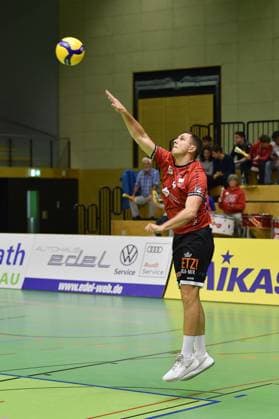 Serve Jakob Elsaesser TV Rottenburg, 04 TV Rottenburg vs SV Schwaig, Volleyball, 2 Bundesliga Sued, Matchday 3, Match 5524, Season 2025 2026, 04 10 2025, TV Rottenburg vs SV Schwaig, Volleyball, 2 Bundesliga Sued, Matchday 3, Match 5524, Season 2025 2026, 04 10 2025 Rottenburg Copyright: xEibner-Pressefoto RalphxKunzex EP_RKE