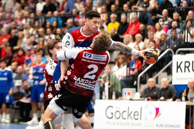 Csaba Leimeter HBW Balingen Weilstetten, 05 vs Frieder Bandlow HSG Nordhorn Lingen, 02 HBW Balingen Weilstetten vs HSG Nordhorn Lingen, Handball, 2 Bundesliga, Matchday 6, Season 2025 2026, 04 10 2025 Eibner Pressefoto Andreas Ulmer HBW Balingen Weilstetten vs HSG Nordhorn Lingen, Handball, 2 Bundesliga, Matchday 6, Season 2025 2026, 04 10 2025 Balingen Copyright: xEibner-Pressefoto AndreasxUlmerx EP_AUR
