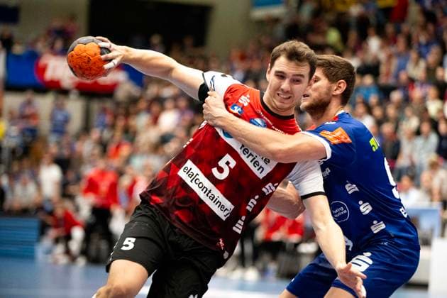 Oscar Gentzel HSG Nordhorn Lingen, 05 , against Georg Poehle, HBW Balingen Weilstetten, 94 , HBW Balingen Weilstetten vs HSG Nordhorn Lingen, Handball, 2 Bundesliga, Matchday 6, Season 2025 2026, 04 10 2025 Eibner Pressefoto Andreas Ulmer HBW Balingen Weilstetten vs HSG Nordhorn Lingen, Handball, 2 Bundesliga, Matchday 6, Season 2025 2026, 04 10 2025 Balingen Copyright: xEibner-Pressefoto AndreasxUlmerx EP_AUR