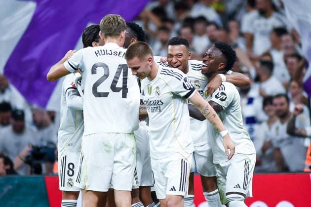 (251005) -- MADRID, Oct. 5, 2025 -- Vinicius Junior (1st R) of Real Madrid celebrates with teammates after scoring during the La Liga football match between Real Madrid and Villarreal CF at the Santiago Bernabeu Stadium, Madrid, Spain, on Oct. 4, 2025. (Photo by Xinhua) (SP)SPAIN-MADRID-FOOTBALL-LA LIGA-REAL MADRID VS VILLARREAL CF GustavoxValiente 