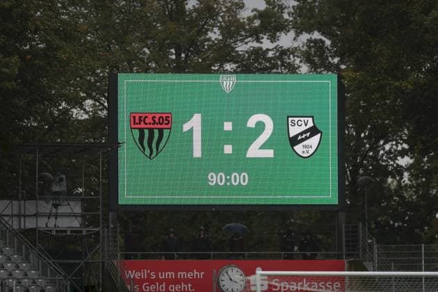 04 10 2025, xjcx, Herren, Fußball, Saison 2025 2026, 3 Liga, 10 Spieltag 1 FC Schweinfurt 1905 SC Verl Infotafel, Endgebnis, DFL DFB REGULATES PROHIBIT ANY USE OF PHOTOGRAPHS AS IMAGE SEQUENCES AND OR QUASI VIDEO Schweinfurt Sachs Stadion Bayern Germany