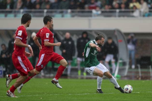 04 10 2025, xjcx, Herren, Fußball, Saison 2025 2026, 3 Liga, 10 Spieltag 1 FC Schweinfurt 1905 SC Verl Martin Ens 5, SC Verl und Manuel Wintzheimer 25, 1 FC Schweinfurt 1905 , DFL DFB REGULATES PROHIBIT ANY USE OF PHOTOGRAPHS AS IMAGE SEQUENCES AND OR QUASI VIDEO Schweinfurt Sachs Stadion Bayern Germany