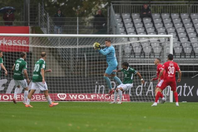 04 10 2025, xjcx, Herren, Fußball, Saison 2025 2026, 3 Liga, 10 Spieltag 1 FC Schweinfurt 1905 SC Verl Maximilian Weisbäcker 40, 1 FC Schweinfurt 1905 , DFL DFB REGULATES PROHIBIT ANY USE OF PHOTOGRAPHS AS IMAGE SEQUENCES AND OR QUASI VIDEO Schweinfurt Sachs Stadion Bayern Germany