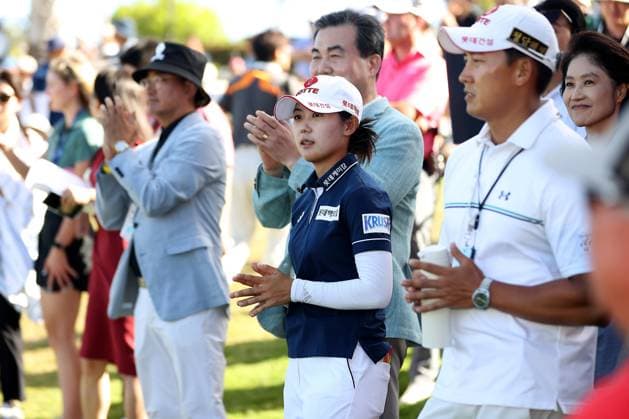 October 4, 2025 - Youmin Hwang watches from the 18th green after finishing her final round of the 2025 LOTTE Championship Presented By Hoakalei at Hoakalei Country Club in Ewa Beach, HI - CSM Ewa Beach USA - ZUMAc04_ 20251004_zma_c04_312 Copyright: xAndrewxLeex