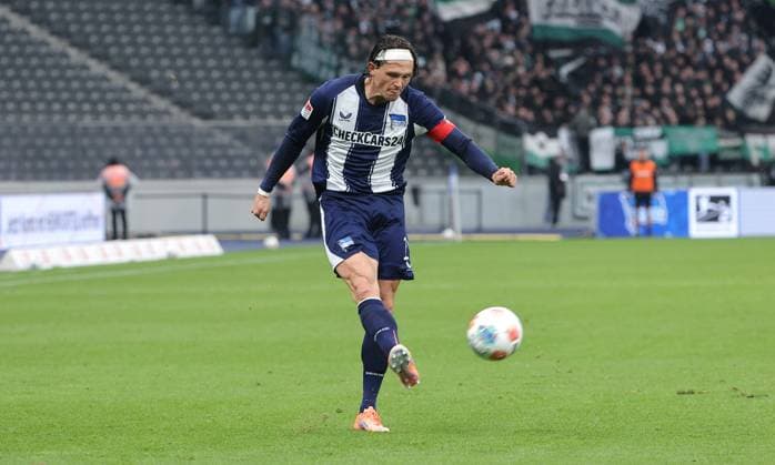 Fabian Reese on the ball Single image Crop action Sport Soccer Football DFL 2 Bundesliga Men 8 Matchday Season 2025 2026 04 10 2025 Hertha BSC Berlin vs Preußen Münster DFL regulations prohibit any use of photographs as image sequences and or quasi video