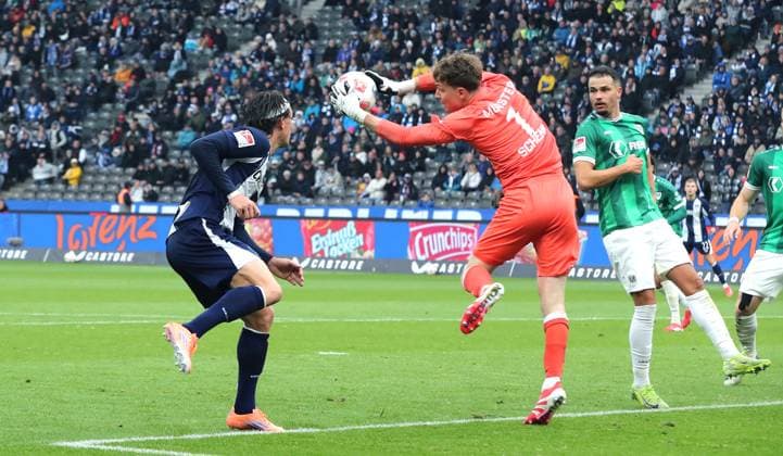 Fabian Reese, goalkeeper Johannes Schenk catches the ball duel Match scene Action Sport Soccer Football DFL 2 Bundesliga Men 8 Matchday Season 2025 2026 04 10 2025 Hertha BSC Berlin vs Preußen Münster DFL regulations prohibit any use of photographs as image sequences and or quasi video