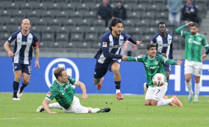Paul Jaeckel, Kevin Sessa on the ball, Zidan Sertdemir duel Match scene Action Sport Soccer Football DFL 2 Bundesliga Men 8 Matchday Season 2025 2026 04 10 2025 Hertha BSC Berlin vs Preußen Münster DFL regulations prohibit any use of photographs as image sequences and or quasi video