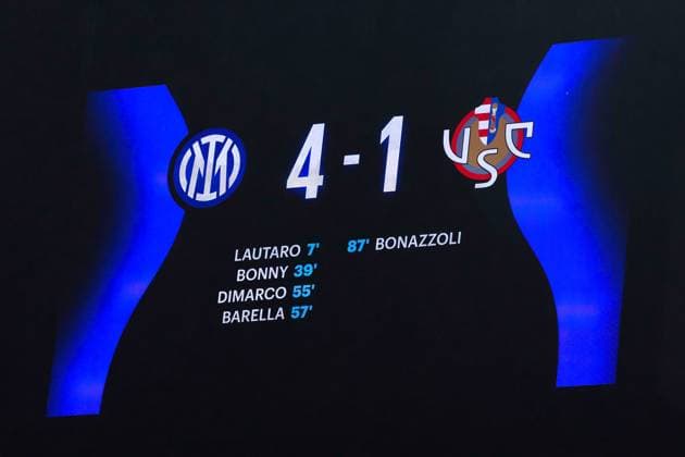 FC Inter vs US Cremonese Italy, Milan, 2025 10 04: final result after 90 minutes, FC Inter beats US Cremonese 4-1 at the end of during soccer game FC Inter vs US Cremonese, Serie A Enilive 2025-2026 day 6 at San Siro Stadium Milan Lombardy Italy Copyright: xFabrizioxAndreaxBertanix