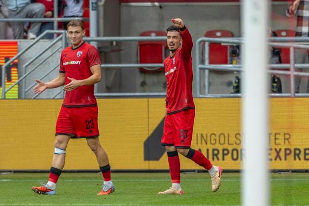 Ingolstadt, Germany 04 October 2025 3 Liga 2025 2026 FC Ingolstadt 04 vs SSV Ulm In the picture 2 from left goal scorer Davide Danilo Sekulovic FCI cheers with his teammates after his goal to 4 1, DFB regulations prohibit any use of photographs as image sequences and or quasi video Audi Sportpark Bayern Copyright: xFotostandx xSchäferx