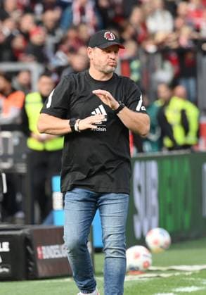 Coach Steffen Baumgart Union Berlin 04 10 2025, Football 1 Bundesliga, Season 2025 2026, Matchday 6, Bayer 04 Leverkusen Union Berlin 2 0 DFL regulations prohibit any use of photographs as image sequences and or quasi video Leverkusen BayArena Nordrhein Westfalen Germany Team2