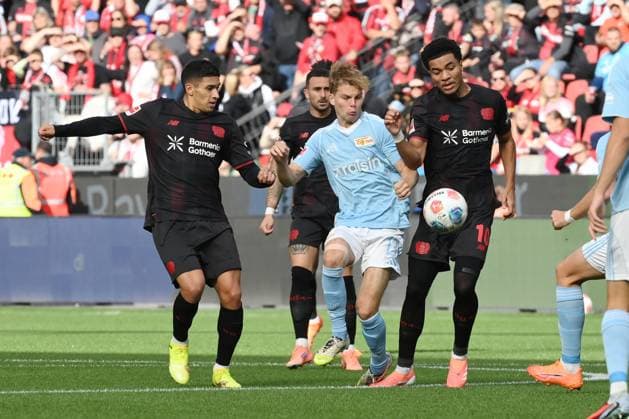 Malik Tillman Bayer 04 Leverkusen , Andras Schäfer Union Berlin , Equi Fernandez Bayer 04 Leverkusen , Equi Fernandez, v re 04 10 2025, Fußball 1 Bundesliga, Saison 2025 2026, 6 Spieltag, Bayer 04 Leverkusen Union Berlin 2 0 DFL regulations prohibit any use of photographs as image sequences and or quasi video Leverkusen BayArena Nordrhein Westfalen Germany Team2