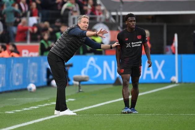 Coach Kasper Hjulmand Bayer 04 Leverkusen , Ernest Poku Bayer 04 Leverkusen , v li 04 10 2025, Soccer 1 Bundesliga, Season 2025 2026, 6 Matchday, Bayer 04 Leverkusen Union Berlin 2 0 DFL regulations prohibit any use of photographs as image sequences and or quasi video Leverkusen BayArena Nordrhein Westfalen Germany Team2