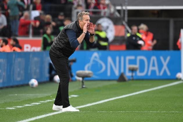 Coach Kasper Hjulmand Bayer 04 Leverkusen 04 10 2025, Soccer 1 Bundesliga, Season 2025 2026, 6 Matchday, Bayer 04 Leverkusen Union Berlin 2 0 DFL regulations prohibit any use of photographs as image sequences and or quasi video Leverkusen BayArena Nordrhein Westfalen Germany Team2