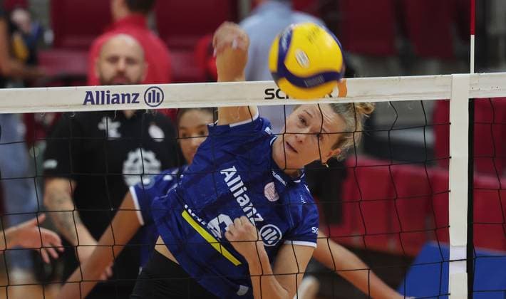 Stuttgart , Volleyball Hummel Cup Allianz MTV Stuttgart vs Viteos NUC Neuchatel , Antonia Stautz Allianz