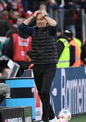 Coach Kasper Hjulmand Bayer 04 Leverkusen 04 10 2025, Soccer 1 Bundesliga, Season 2025 2026, 6 Matchday, Bayer 04 Leverkusen Union Berlin 2 0 DFL regulations prohibit any use of photographs as image sequences and or quasi video Leverkusen BayArena Nordrhein Westfalen Germany Team2