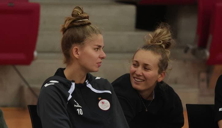 Stuttgart , Volleyball Hummel Cup Allianz MTV Stuttgart vs Viteos NUC Neuchatel , from left Pia Kästner Allianz Annie Cesar