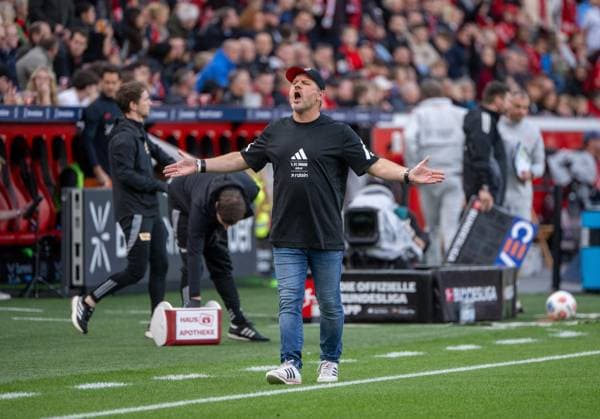 Soccer, Men, Season 2025 2026, 1 Bundesliga 1 Matchday , Bayer 04 Leverkusen 1 FC Union Berlin, Coach Steffen Baumgart 1 FC Union Berlin calls on Unions own fans to refrain from chanting against the injured Alejandro Grimaldo Bayer 04 Leverkusen Steh auf, du Sau, 04 10 2025, Copyright: xMatthiasxKochx