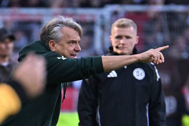 GER, 1 FBL, SV Werder Bremen vs FC St Pauli 04 10 2025, Weserstadion, Bremen, GER, 1 FBL, SV Werder Bremen vs FC St Pauli in the picture Horst Steffen SV Werder Bremen coach gestures, facial expressions, emotions in the coching zone on the sidelines, nordphotoxGmbHxx xKokenge nph00001