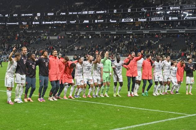 Final cheer team photo, team, team, team photo, cheering, joy, enthusiasm, action football 1 Bundesliga season 2025 2026, 6 matchday, matchday06, Eintracht Frankfurt FC Bayern Muenchen 0 3 on 04 10 2025 DEUTSCHE BANK PARK