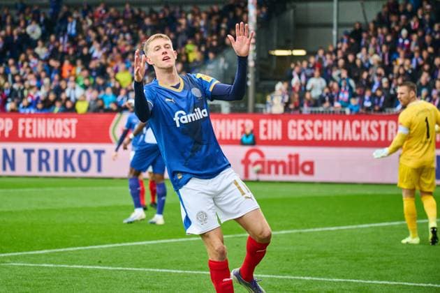 04 10 2025, Football, Men, 2 BL Bundesliga , Season 2025 2026, Holstein Kiel SV Darmstadt 98, Matchday 8 Alexander Bernhardsson Kiel, Holstein Stadion Schleswig Holstein Germany
