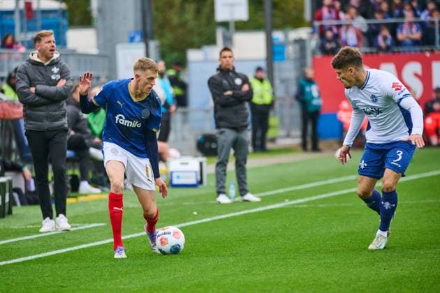 04 10 2025, Soccer, Men, 2 BL Bundesliga , Season 2025 2026, Holstein Kiel SV Darmstadt 98, Matchday 8 Alexander Bernhardsson vs Leon Klassen Kiel, Holstein Stadion Holstein Stadion Schleswig Holstein Germany