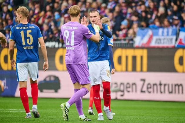 04 10 2025, Soccer, Men, 2 BL Bundesliga , Season 2025 2026, Holstein Kiel SV Darmstadt 98, 8 Matchday Goalkeeper Jonas Krumrey, David Zec Kiel, Holstein Stadion Holstein Stadion Schleswig Holstein Germany