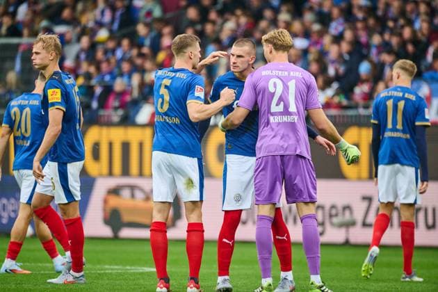 04 10 2025, Soccer, Men, 2 BL Bundesliga , Season 2025 2026, Holstein Kiel SV Darmstadt 98, 8 Matchday Goalkeeper Jonas Krumrey, David Zec, Carl Johansson Kiel, Holstein Stadion Holstein Stadion Schleswig Holstein Germany
