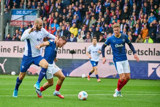 04 10 2025, Soccer, Men, 2 BL Bundesliga , Season 2025 2026, Holstein Kiel SV Darmstadt 98, Matchday 8 Adrian Kapralik vs Aleksandar Vukotic, next to Phil Harres Kiel, Holstein Stadion Holstein Stadion Schleswig Holstein Germany