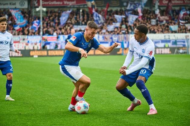 04 10 2025, Soccer, Men, 2 BL Bundesliga , Season 2025 2026, Holstein Kiel SV Darmstadt 98, Matchday 8 Adrian Kapralik vs Jean Paul Patrick Boetius Kiel, Holstein Stadion Holstein Stadion Schleswig Holstein Germany