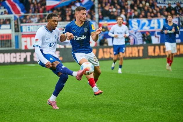 04 10 2025, Soccer, Men, 2 BL Bundesliga , Season 2025 2026, Holstein Kiel SV Darmstadt 98, Matchday 8 Adrian Kapralik vs Jean Paul Patrick Boetius Kiel, Holstein Stadion Holstein Stadion Schleswig Holstein Germany