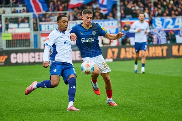 04 10 2025, Soccer, Men, 2 BL Bundesliga , Season 2025 2026, Holstein Kiel SV Darmstadt 98, Matchday 8 Adrian Kapralik vs Jean Paul Patrick Boetius Kiel, Holstein Stadion Holstein Stadion Schleswig Holstein Germany