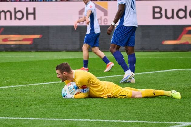 04 10 2025, Soccer, Men, 2 BL Bundesliga , Season 2025 2026, Holstein Kiel SV Darmstadt 98, 8 Matchday Goalkeeper Marcel Schuhen Kiel, Holstein Stadion Holstein Stadion Schleswig Holstein Germany